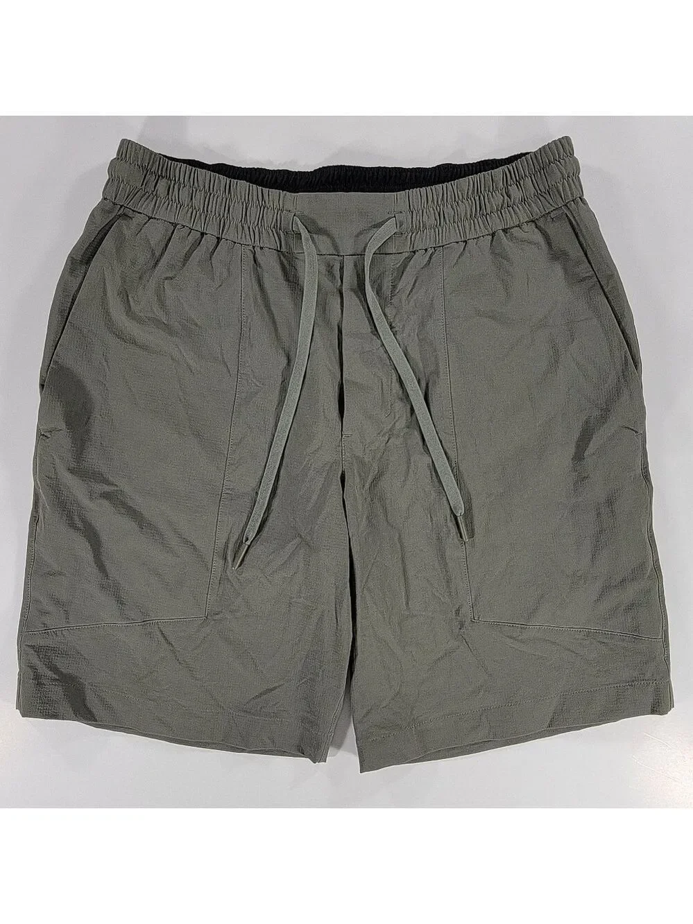Lululemon Bowline Shorts Mens Medium  Green Athletic Gym Pockets Stretch